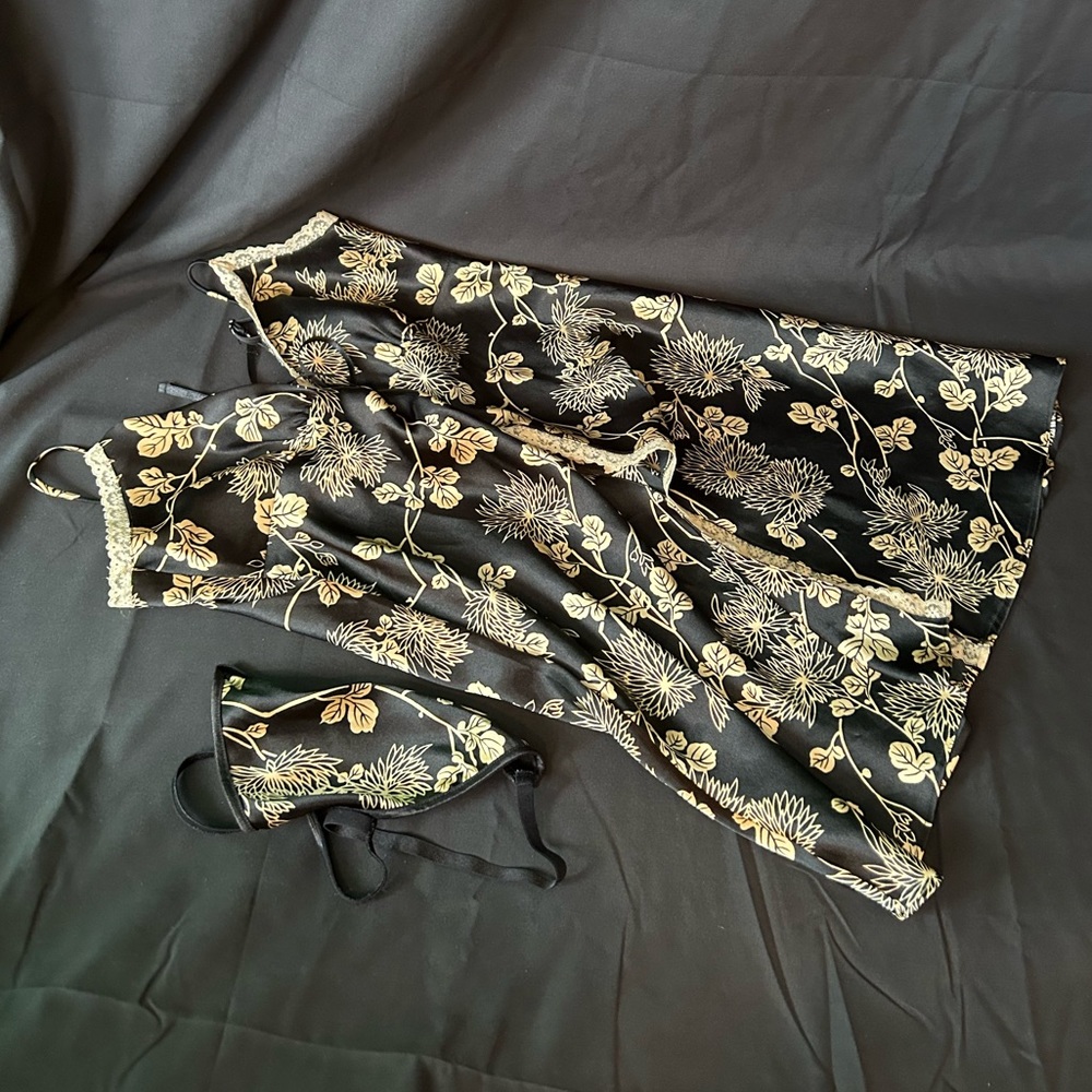 NWOT VS Victoria’s Secret Baby Doll Cami Slip Open Tie Front. Size M. - Picture 10 of 10